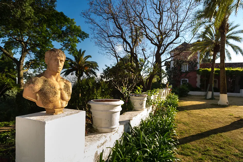 Hotel Boutique en Benahavis esculturas