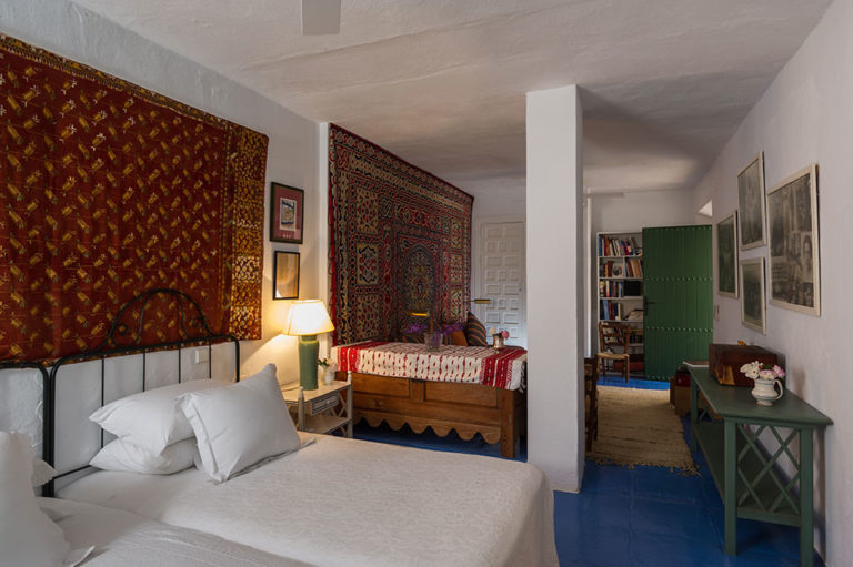 Alcuzcuz hotel benahavis malaga patio dormitorio