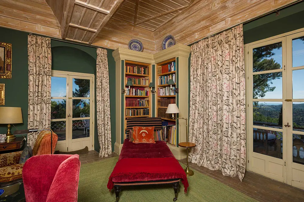 Hotel Boutique en Benahavis libreria